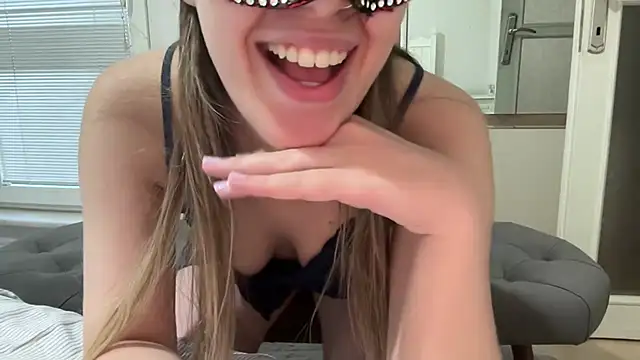 34x1Isabel34's Live XXX Chat