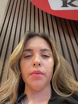 Alirawrz's Live Chat Room
