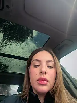 Alirawrz's Live Chat Room