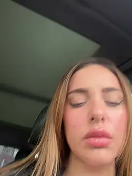 Alirawrz 网络视讯表演