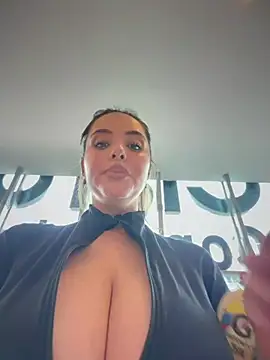 Alirawrz Show in webcam