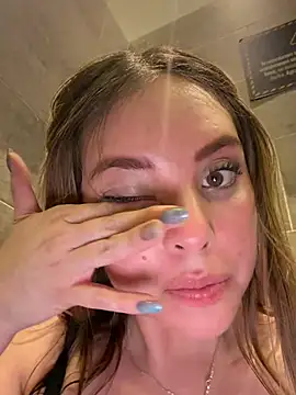 Alirawrz Show in webcam