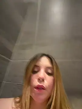 Alirawrz's Live XXX Chat