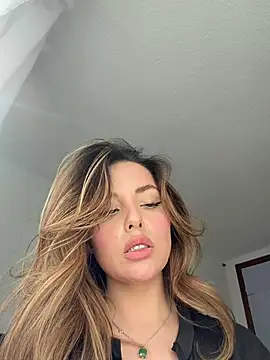Show modela Alirawrz na web-kameri