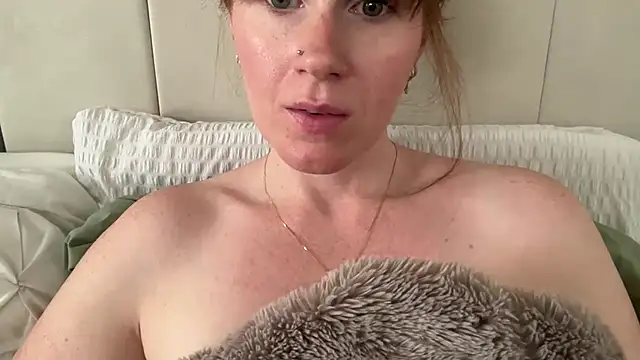 צ'אט XXX בשידור חי של redheadrosie69