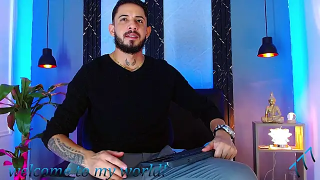 Erick_Wall: διαδικτυακό σόου στην κάμερα
