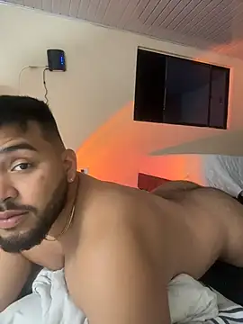 Show modela AlanDaviss na web-kameri