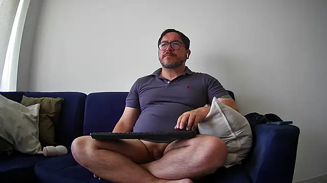 HiddenBear Webcamshow