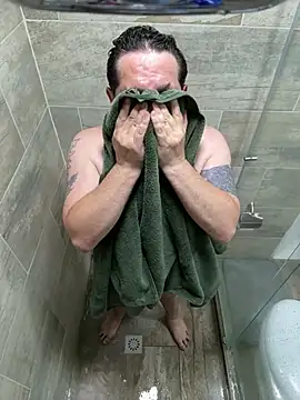 HiddenBear Webcam Show