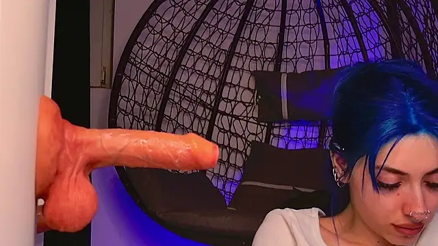 AriaVoss Show in webcam