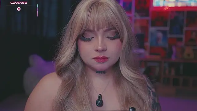 sensualkattt: διαδικτυακό σόου στην κάμερα