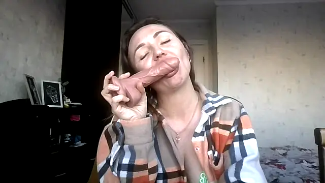 AngelinaLove28 Adlı Modelin Web Kamerası Şovu