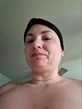 Emily33333's Live XXX Chat