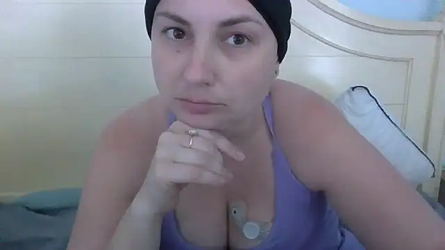 Emily33333 élő XXX-chatje