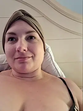Pokazy przed kamerką – Emily33333