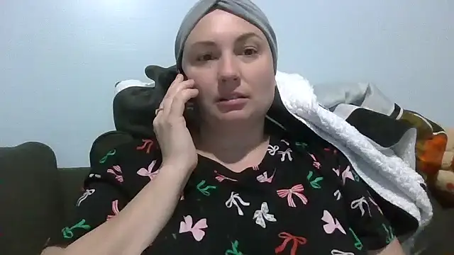 Emily33333のライブXXXチャット
