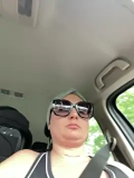 Emily33333のライブXXXチャット
