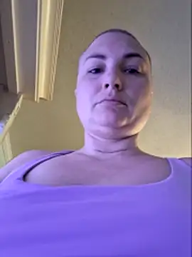 Emily33333 live XXX chat