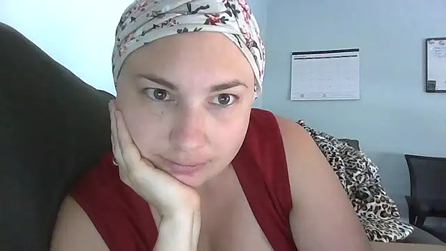 Emily33333 Show in webcam