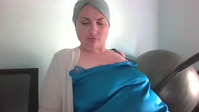 Emily33333's Webcam Show