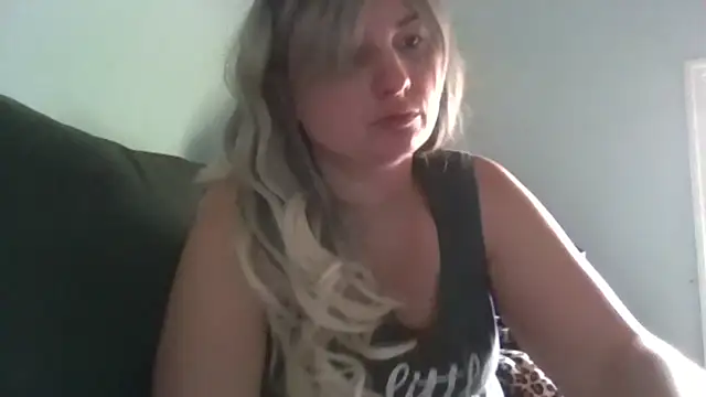 XXX chat uživo modela Emily33333