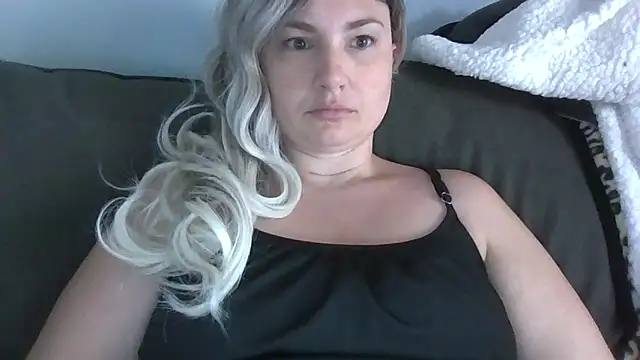 Emily33333 Chat XXX in diretta