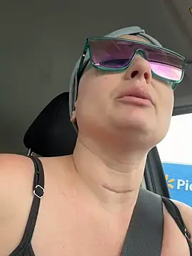Emily33333's Live XXX Chat