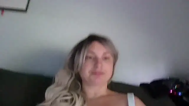 XXX chat uživo modela Emily33333