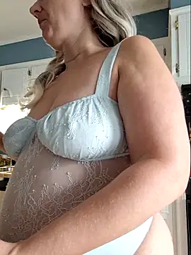 Emily33333's Live XXX Chat