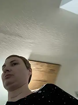 MrsRobinsonnn Show in webcam