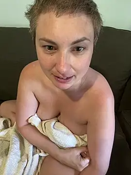 MrsRobinsonnn Chat XXX in diretta