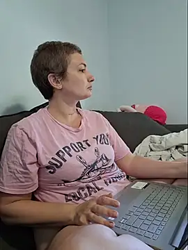 MrsRobinsonnn Chat XXX in diretta