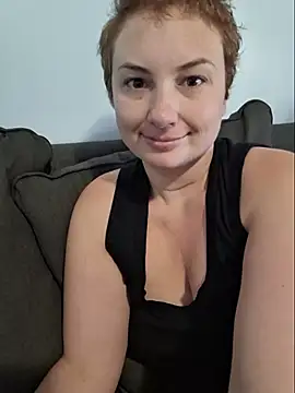הופעת וובקאם של MrsRobinsonnn