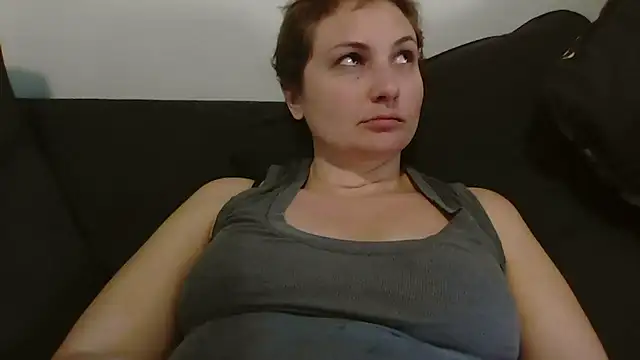 MrsRobinsonnn: διαδικτυακό σόου στην κάμερα