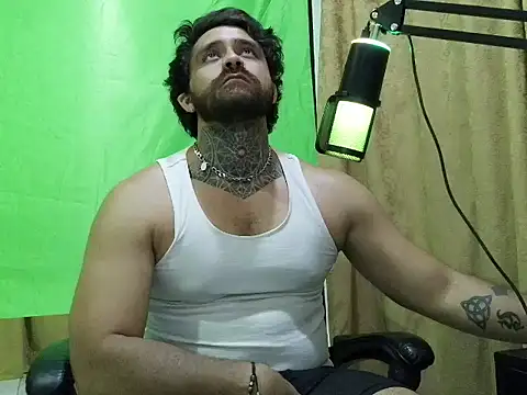 aronmiller404's Webcam Show