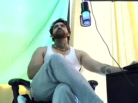 aronmiller404 Show Webcam