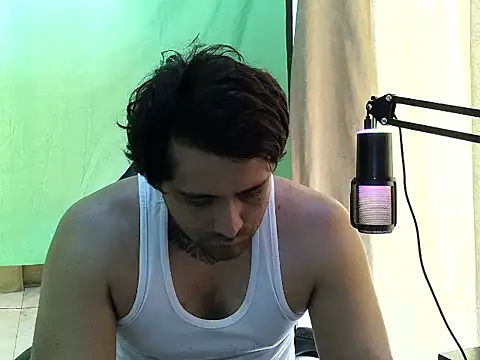 aronmiller404 网络视讯表演