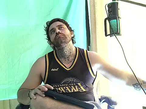 aronmiller404 网络视讯表演