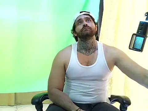 aronmiller404 Show in webcam