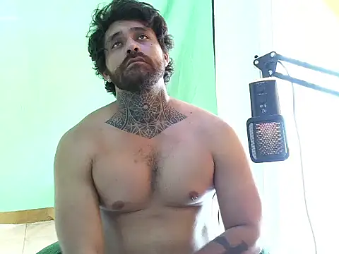 aronmiller404's Webcam Show