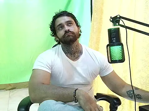 aronmiller404 Show in webcam