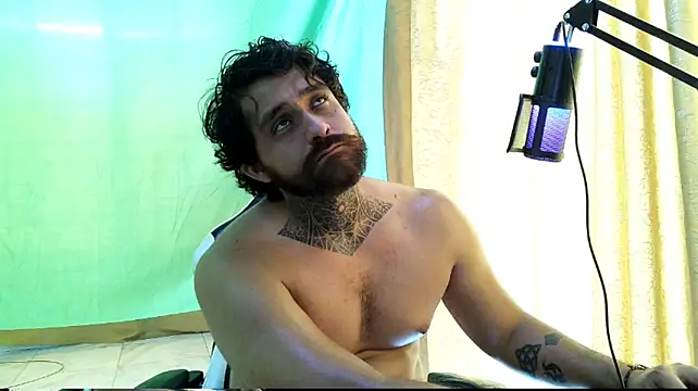 aronmiller404's Webcam Show