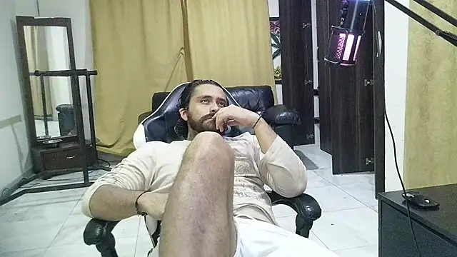 aronmiller404's Live XXX Chat
