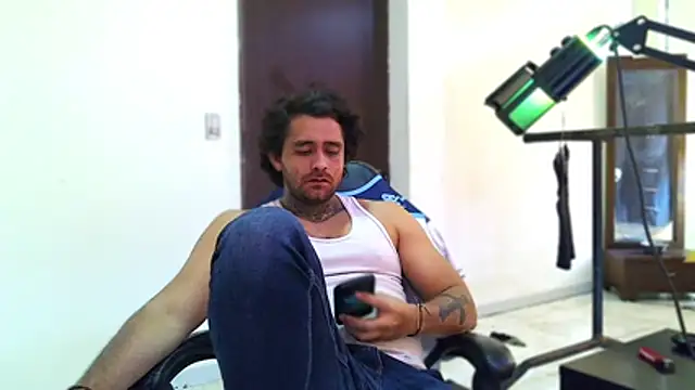 הופעת וובקאם של aronmiller404