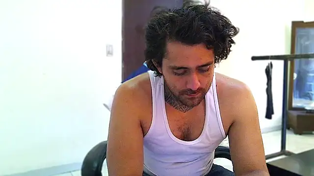 aronmiller404's Webcam Show