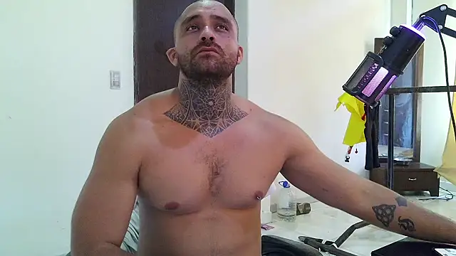 aronmiller404 Show in webcam