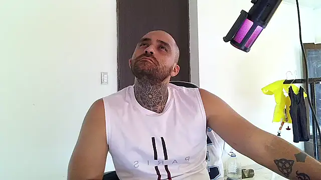 aronmiller404 Шоу с уебкамера