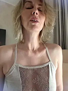 stellahere8's Live XXX Chat