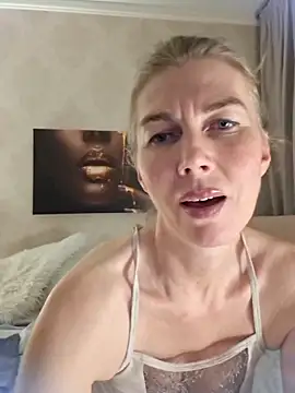 stellahere8's Live XXX Chat