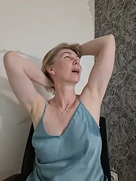 stellahere8 live XXX chat